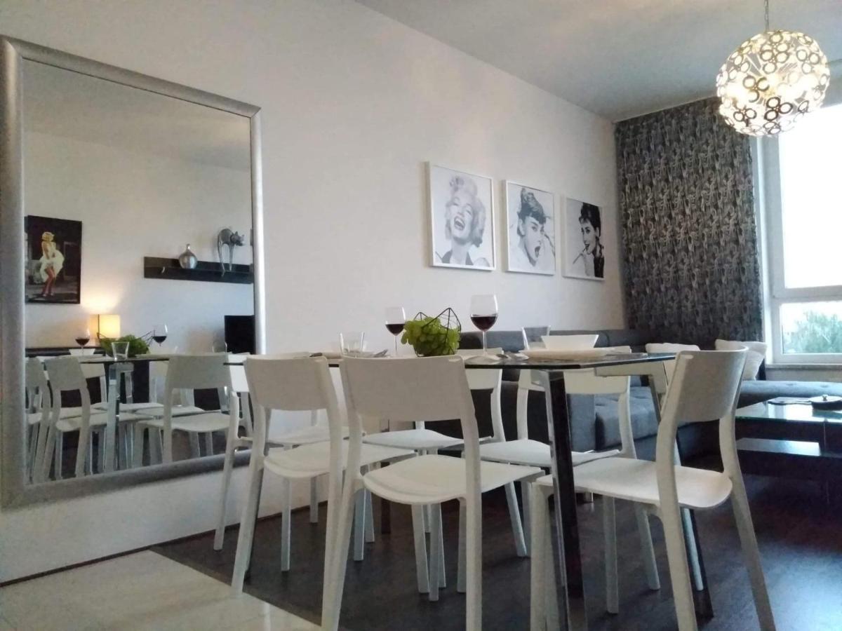 פרוז'קוב Sunny Penthouse With Roof Gardens Overlooking The Warsaw Palace Of Culture מראה חיצוני תמונה