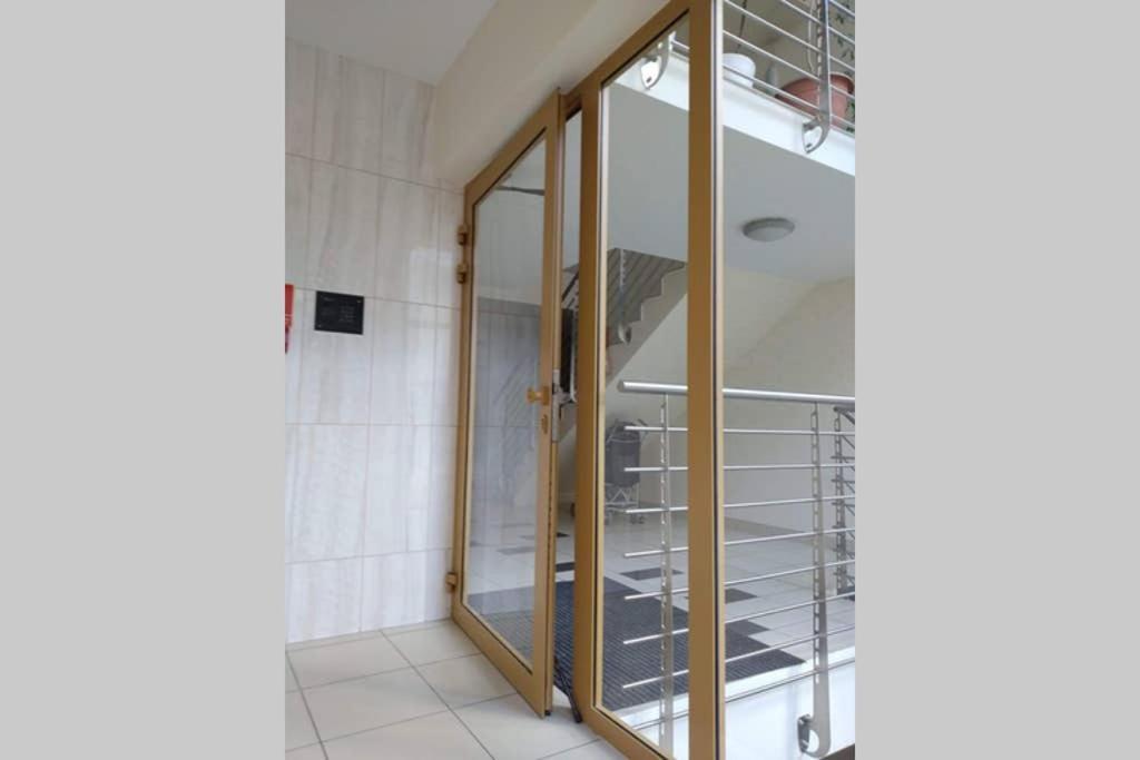 פרוז'קוב Sunny Penthouse With Roof Gardens Overlooking The Warsaw Palace Of Culture מראה חיצוני תמונה